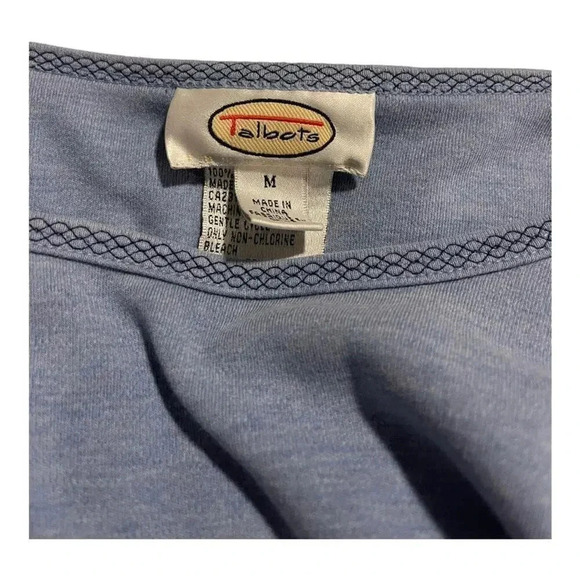 Talbots Women’s Medium Light Blue Long Sleeved Tee With Snowflakes ❄️ - Picture 5 of 5